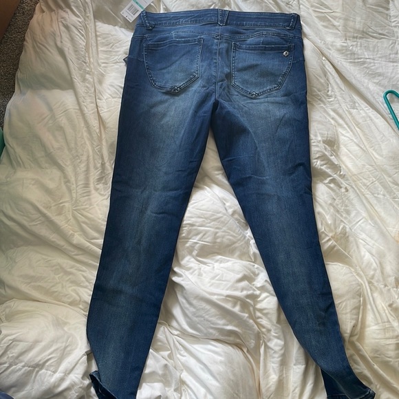 Jeans never worn. Still in tags. - Picture 5 of 5